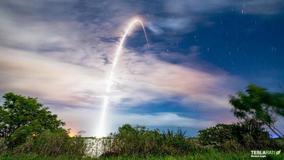 Starlink-15 Launch arching into the night sky.  Photo by Richard Angle via Teslarati.